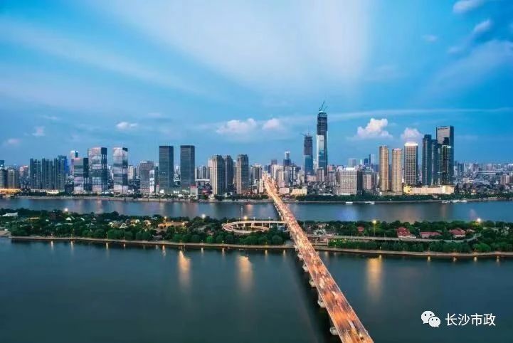 以城市，見(jiàn)未來(lái)；與城市，共成長(cháng)